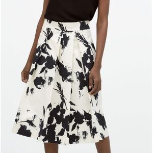 Zara Woman Skirt Tuck Midi Length Floral Pattern Ivory Black
